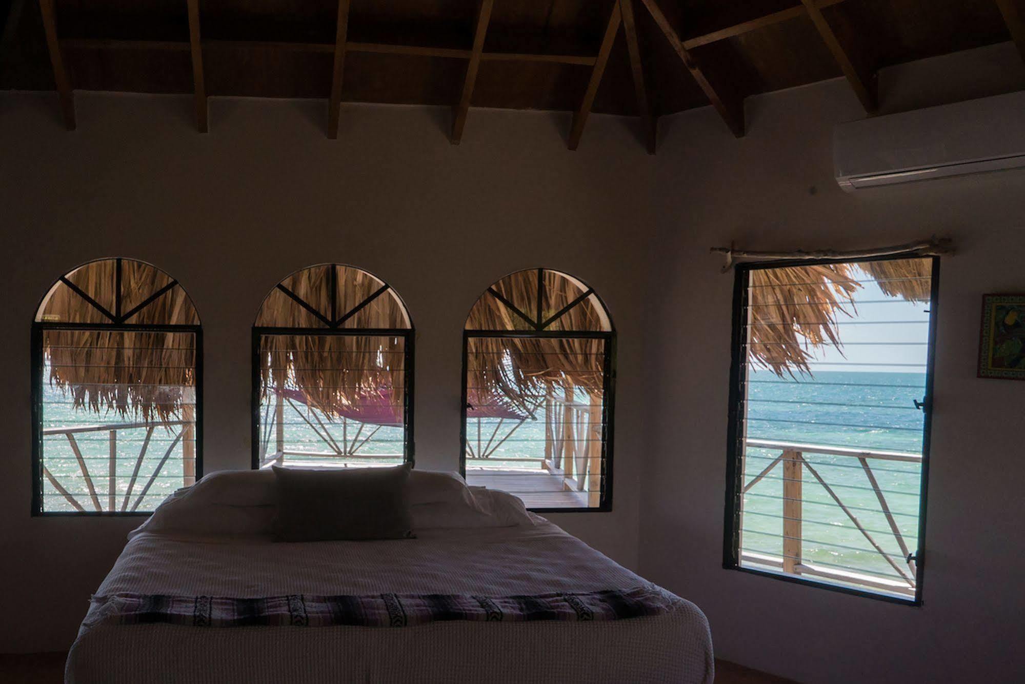 Thatch Caye Resort A Muy'Ono Resort Hopkins Dış mekan fotoğraf